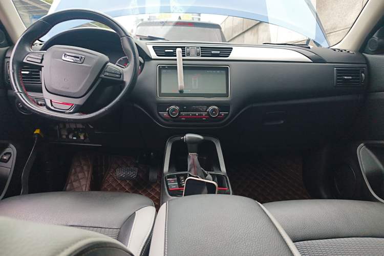 Used Qoros 5 2018 Revised 1.6T Automatic Luxury Version Center Console