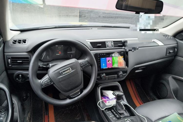 Used Qoros 5 2018 Revised Version 1.6T Automatic Leading Edition Center Console