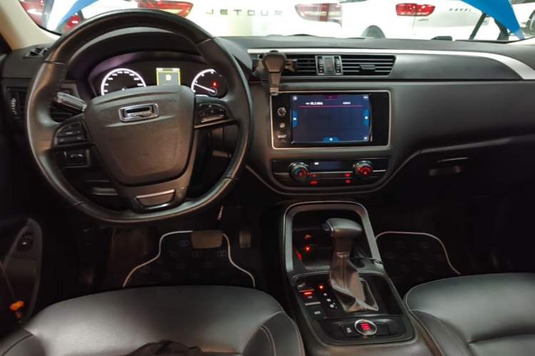Used Qoros 5 2018 Revised Version 1.6T Automatic Leading Edition Center Console