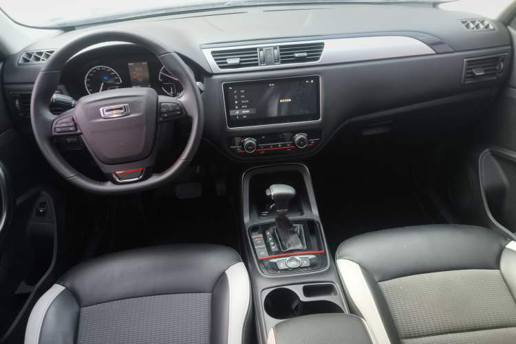 Used Qoros 5 2018 Revised 1.6T Automatic Luxury Version Center Console
