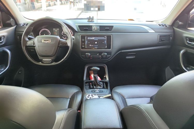 Used Qoros 5 2018 Revised Version 1.6T Automatic Leading Edition Center Console
