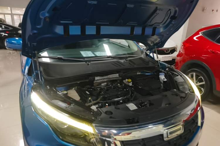 Used Qoros 5 2018 Revised Version 1.6T Automatic Leading Edition Engine Bay