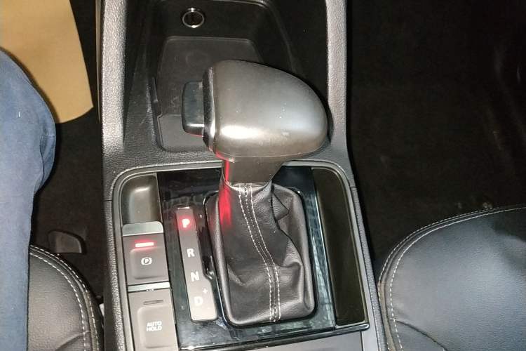 Used Qoros 5 2018 Revised Version 1.6T Automatic Leading Edition Gear Lever
