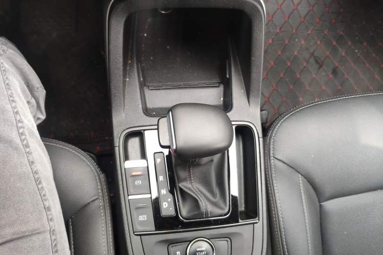 Used Qoros 5 2018 Revised Version 1.6T Automatic Leading Edition Gear Lever