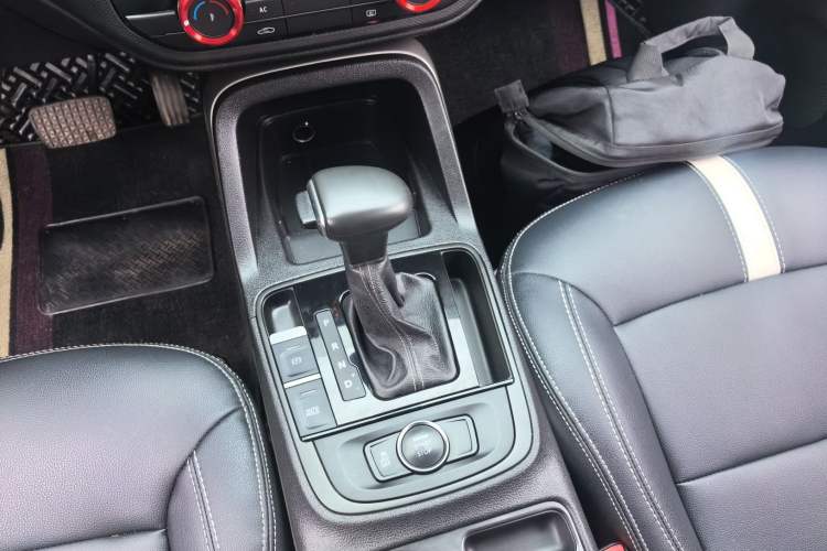 Used Qoros 5 2018 1.6T Automatic Leading Model Gear Lever
