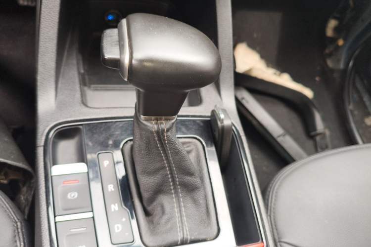 Used Qoros 5 2018 Revised Version 1.6T Automatic Leading Edition Gear Lever