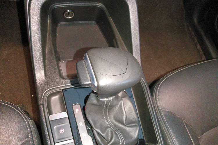Used Qoros 5 2018 Revised Version 1.6T Automatic Leading Edition Gear Lever