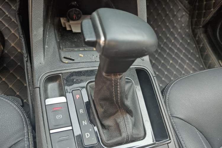Used Qoros 5 2018 Revised Version 1.6T Automatic Leading Edition Gear Lever