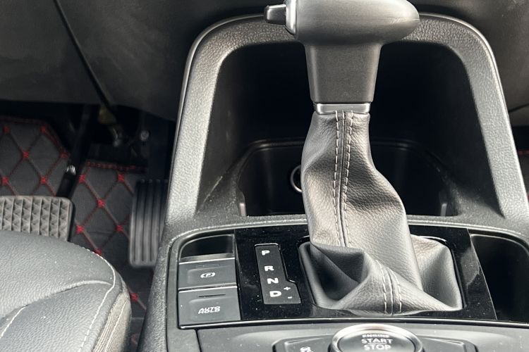 Used Qoros 5 2018 Revised Version 1.6T Automatic Leading Edition Gear Lever