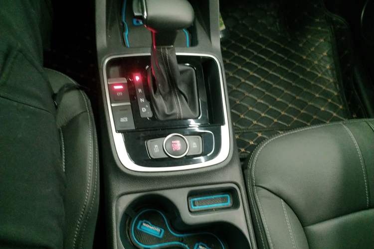 Used Qoros 5 2018 1.6T Automatic Flagship Model Gear Lever