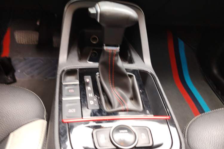 Used Qoros 5 2018 Revised 1.6T Automatic Luxury Version Gear Lever