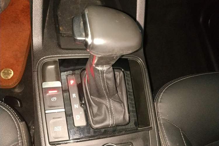 Used Qoros 5 2018 Revised Version 1.6T Automatic Leading Edition Gear Lever
