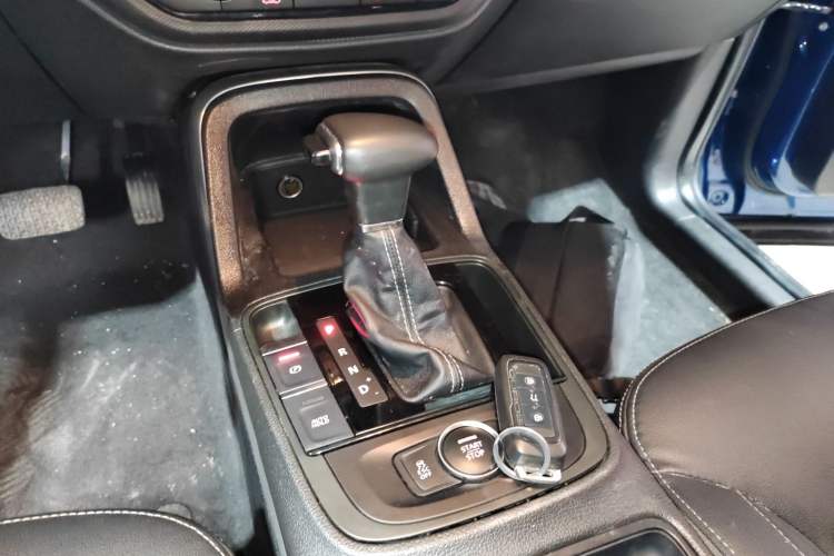 Used Qoros 5 2018 Revised Version 1.6T Automatic Leading Edition Gear Lever