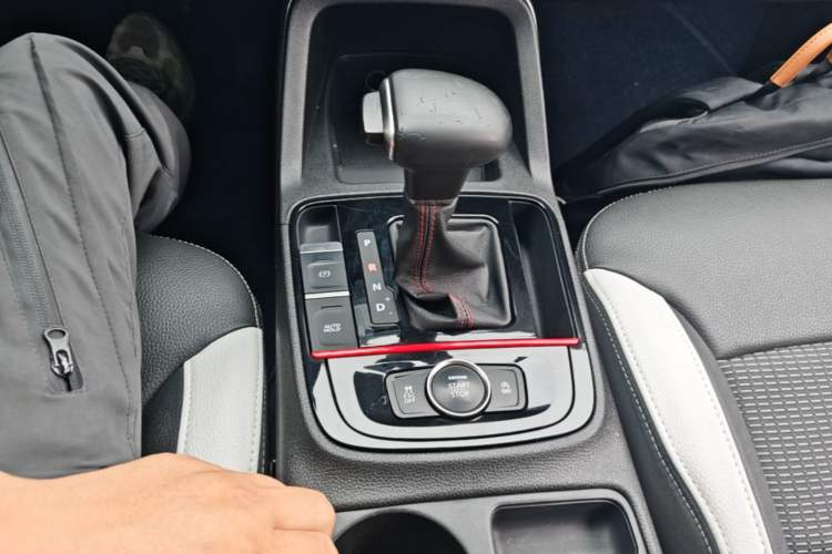 Used Qoros 5 2018 1.6T Automatic Prestige Model Gear Lever