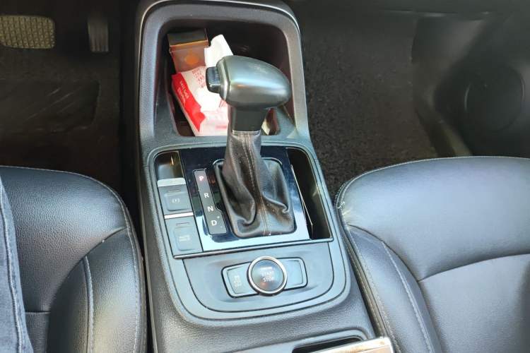Used Qoros 5 2018 Revised Version 1.6T Automatic Leading Edition Gear Lever