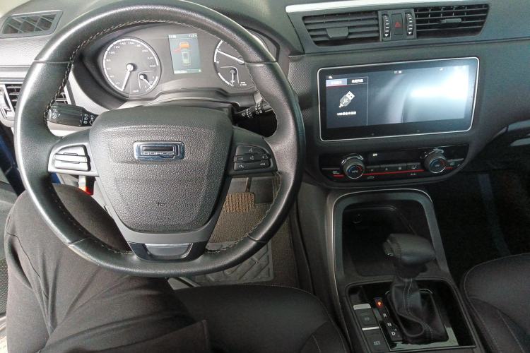 Used Qoros 5 2018 Revised Version 1.6T Automatic Leading Edition Interior 2
