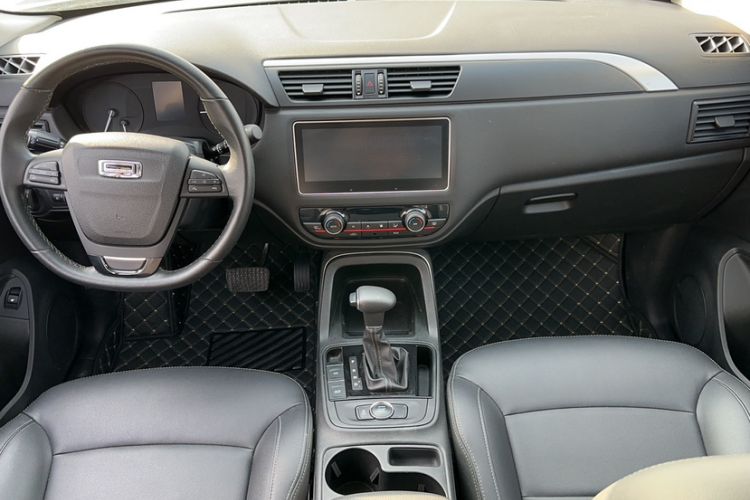 Used Qoros 5 2018 Revised Version 1.6T Automatic Leading Edition Interior 7