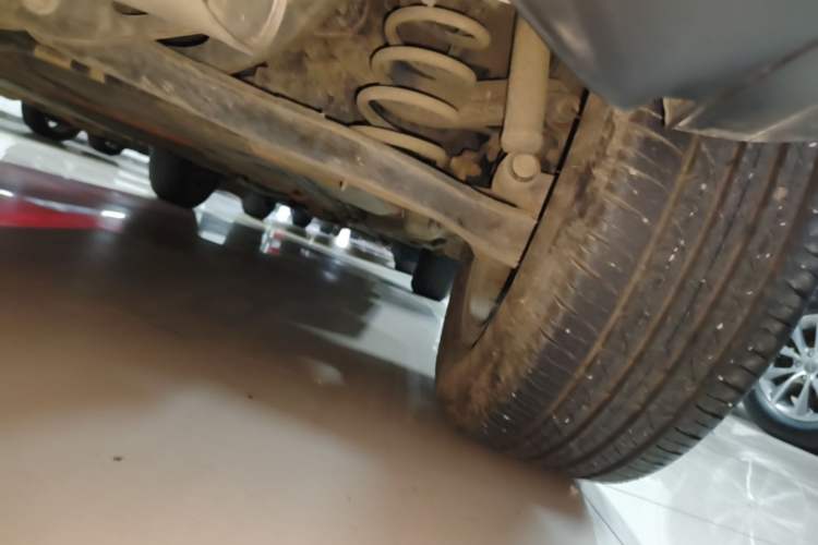 Used Qoros 5 2018 Revised Version 1.6T Automatic Leading Edition Left Side Sill