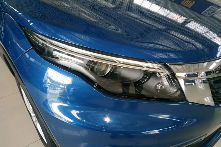 Used Qoros 5 2018 Revised Version 1.6T Automatic Leading Edition Right Front Headlight