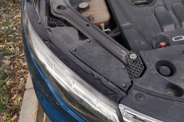 Used Qoros 5 2018 1.6T Automatic Prestige Model Right Front Headlight