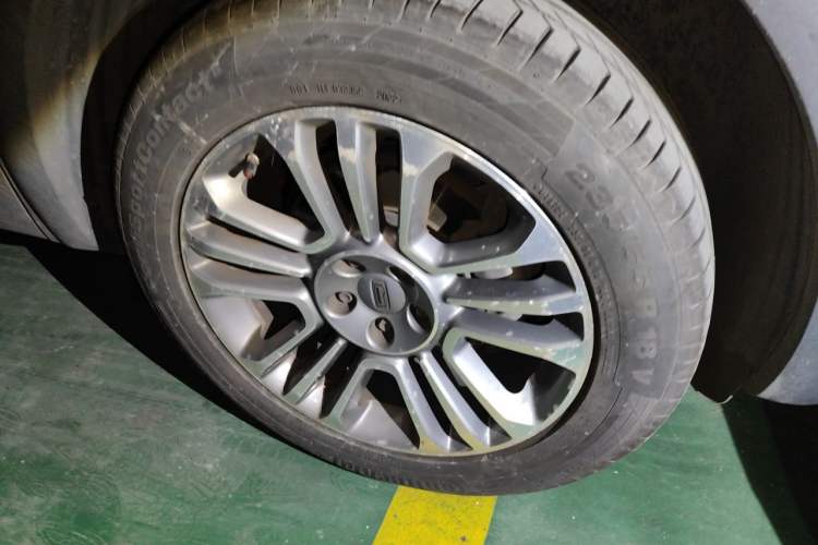 Used Qoros 5 2018 1.6T Automatic Prestige Model Right Front Wheel Hub