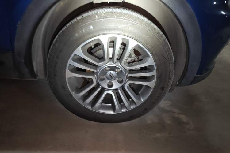 Used Qoros 5 2018 1.6T Automatic Prestige Model Right Front Wheel Hub