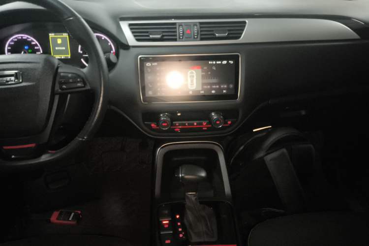 Used Qoros 5 2018 1.6T Automatic Prestige Model Audio And AC Panel