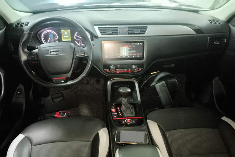 Used Qoros 5 2018 1.6T Automatic Prestige Model Center Console