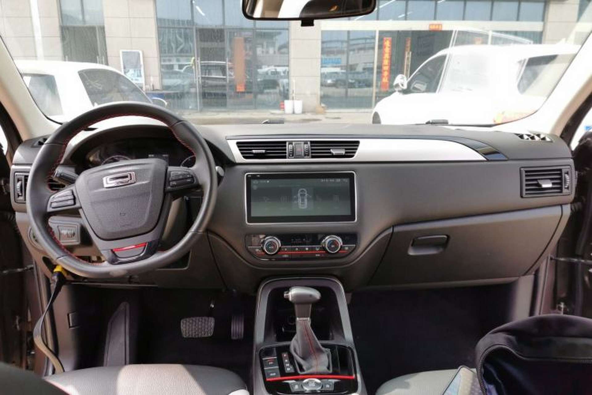 Used Qoros 5 2018 1.6T Automatic Prestige Model Center Console