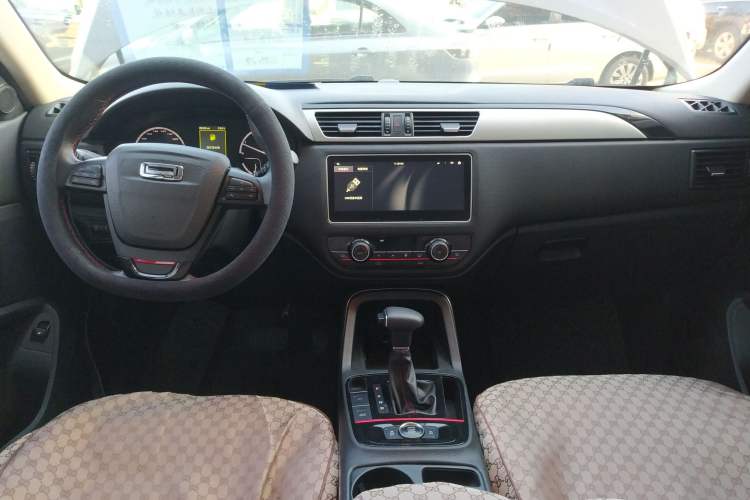 Used Qoros 5 2018 Revised 1.6T Automatic Luxury Version Center Console
