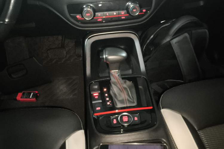 Used Qoros 5 2018 1.6T Automatic Prestige Model Gear Lever