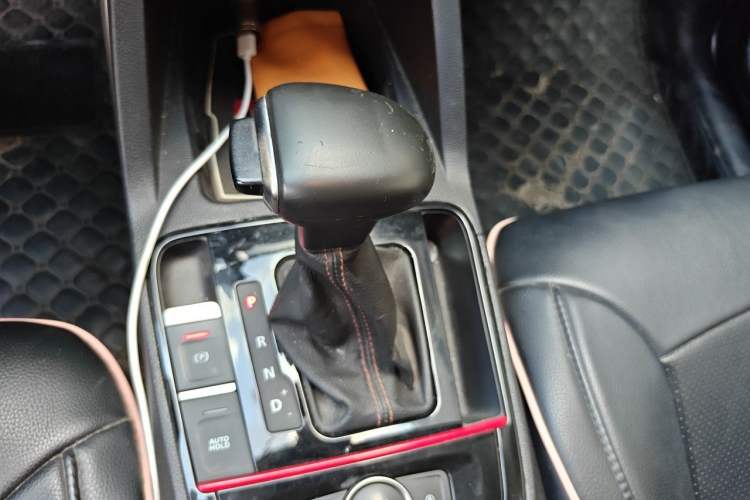 Used Qoros 5 2018 1.6T Automatic Prestige Model Gear Lever