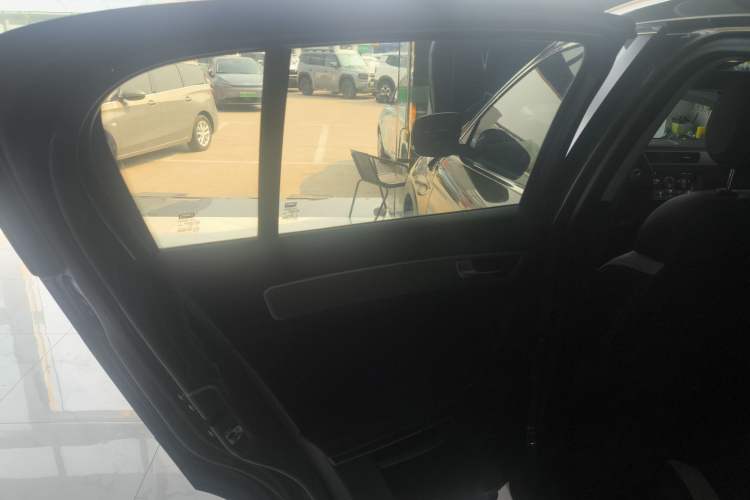 Used Qoros 5 2018 1.6T Automatic Prestige Model Interior 8