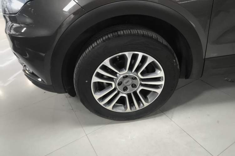 Used Qoros 5 2018 1.6T Automatic Prestige Model Left Front Wheel Hub