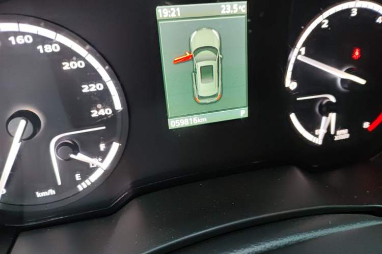 Used Qoros 5 2018 Revised 1.6T Automatic Luxury Version Odometer Close Up