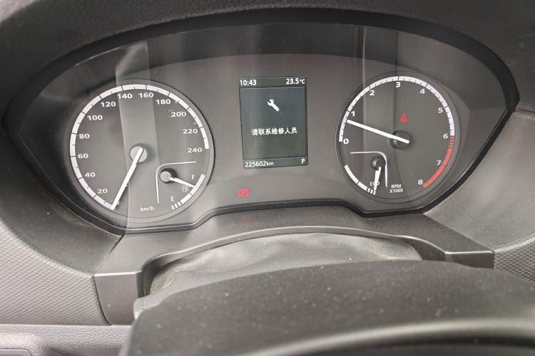 Used Qoros 5 2018 1.6T Automatic Prestige Model Odometer Close Up