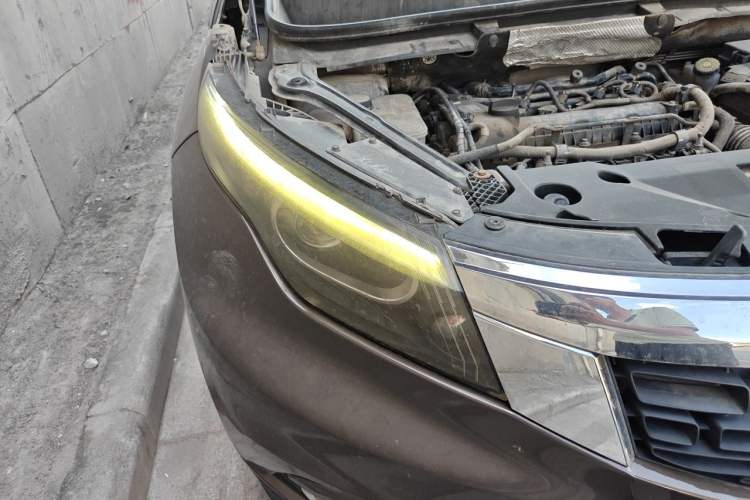 Used Qoros 5 2018 1.6T Automatic Prestige Model Right Front Headlight