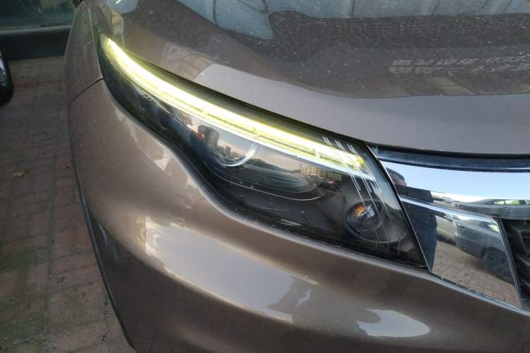 Used Qoros 5 2018 Revised 1.6T Automatic Luxury Version Right Front Headlight