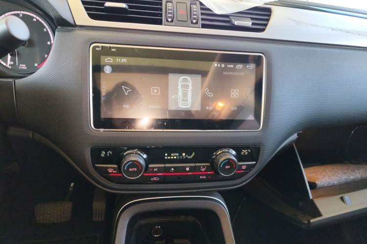 Used Qoros 5 2018 Revised 1.6T Automatic Luxury Version Audio And AC Panel