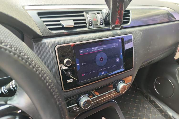 Used Qoros 5 2018 Revised Version 1.6T Automatic Flagship Edition Audio And AC Panel
