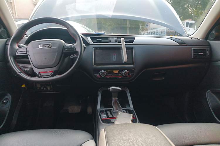 Used Qoros 5 2018 Revised 1.6T Automatic Luxury Version Center Console