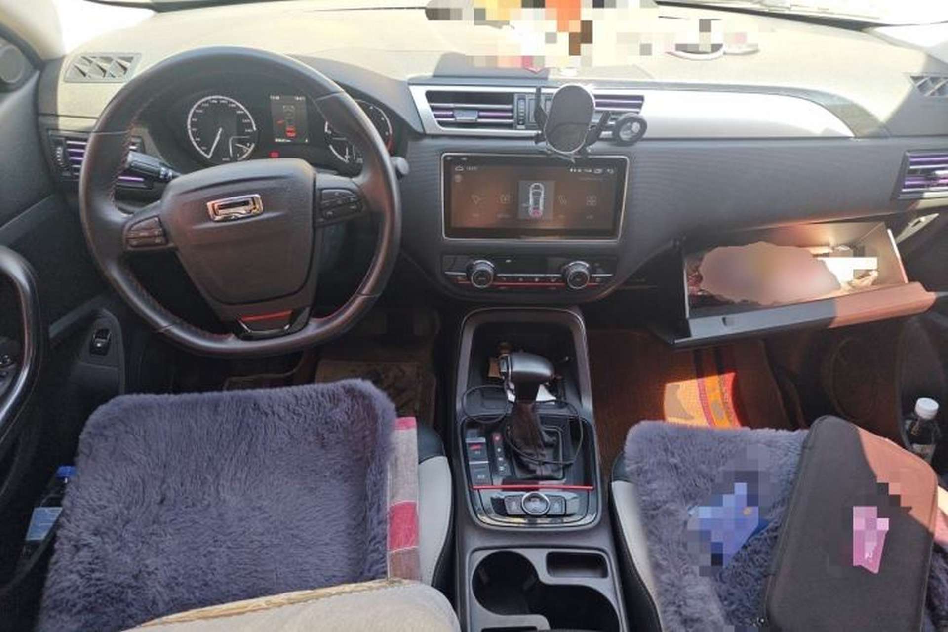 Used Qoros 5 2018 1.6T Automatic Prestige Model Center Console