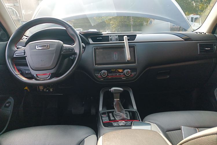 Used Qoros 5 2018 Revised 1.6T Automatic Luxury Version Center Console