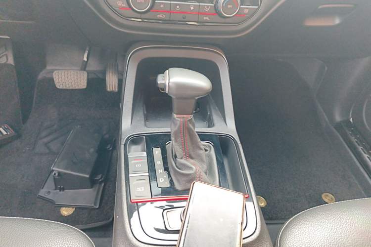 Used Qoros 5 2018 Revised 1.6T Automatic Luxury Version Gear Lever