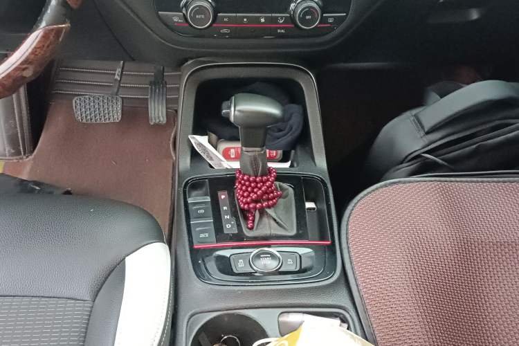 Used Qoros 5 2018 1.6T Automatic Prestige Model Gear Lever