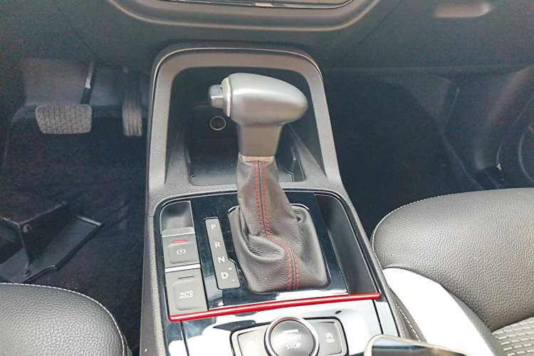 Used Qoros 5 2018 Revised 1.6T Automatic Luxury Version Gear Lever