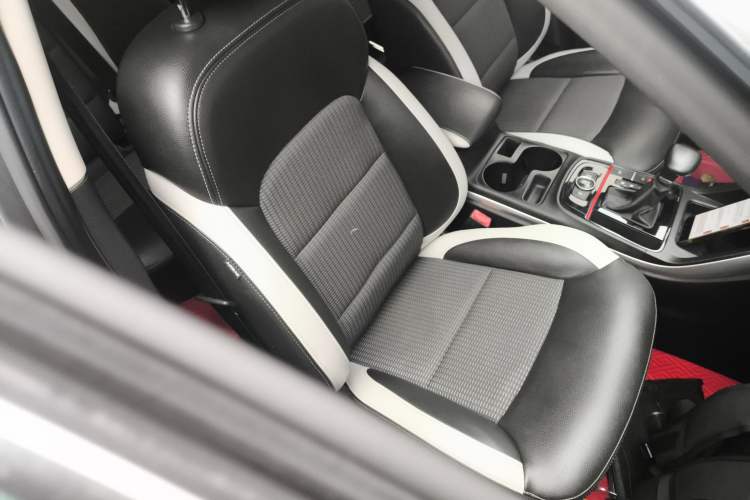 Used Qoros 5 2018 Revised 1.6T Automatic Luxury Version Right Front Seat