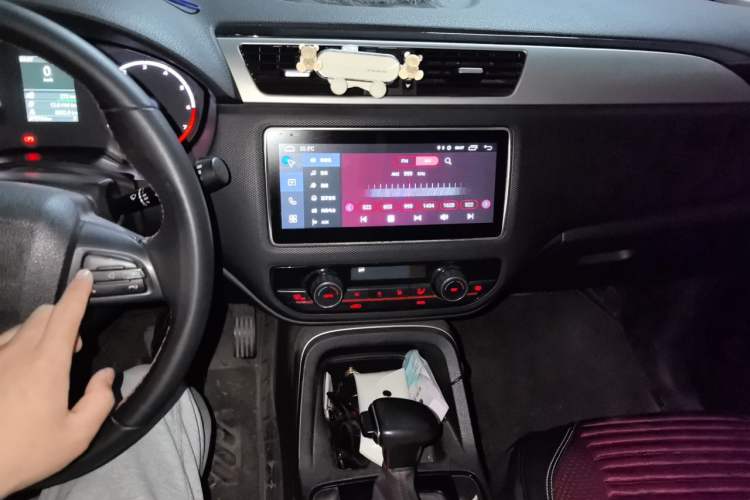 Used Qoros 5 2018 1.6T Automatic Prestige Model Audio And AC Panel