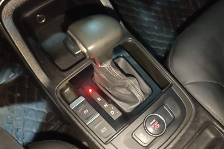Used Qoros 5 2018 Revised Version 1.6T Automatic Leading Edition Gear Lever