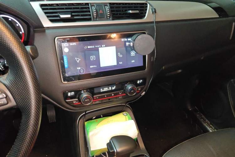 Used Qoros 5 2018 1.6T Automatic Prestige Model Audio And AC Panel